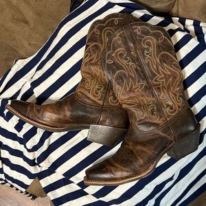 Ariat Round Up Square Toe Western Boot - NEW - Sz. 8.5 B